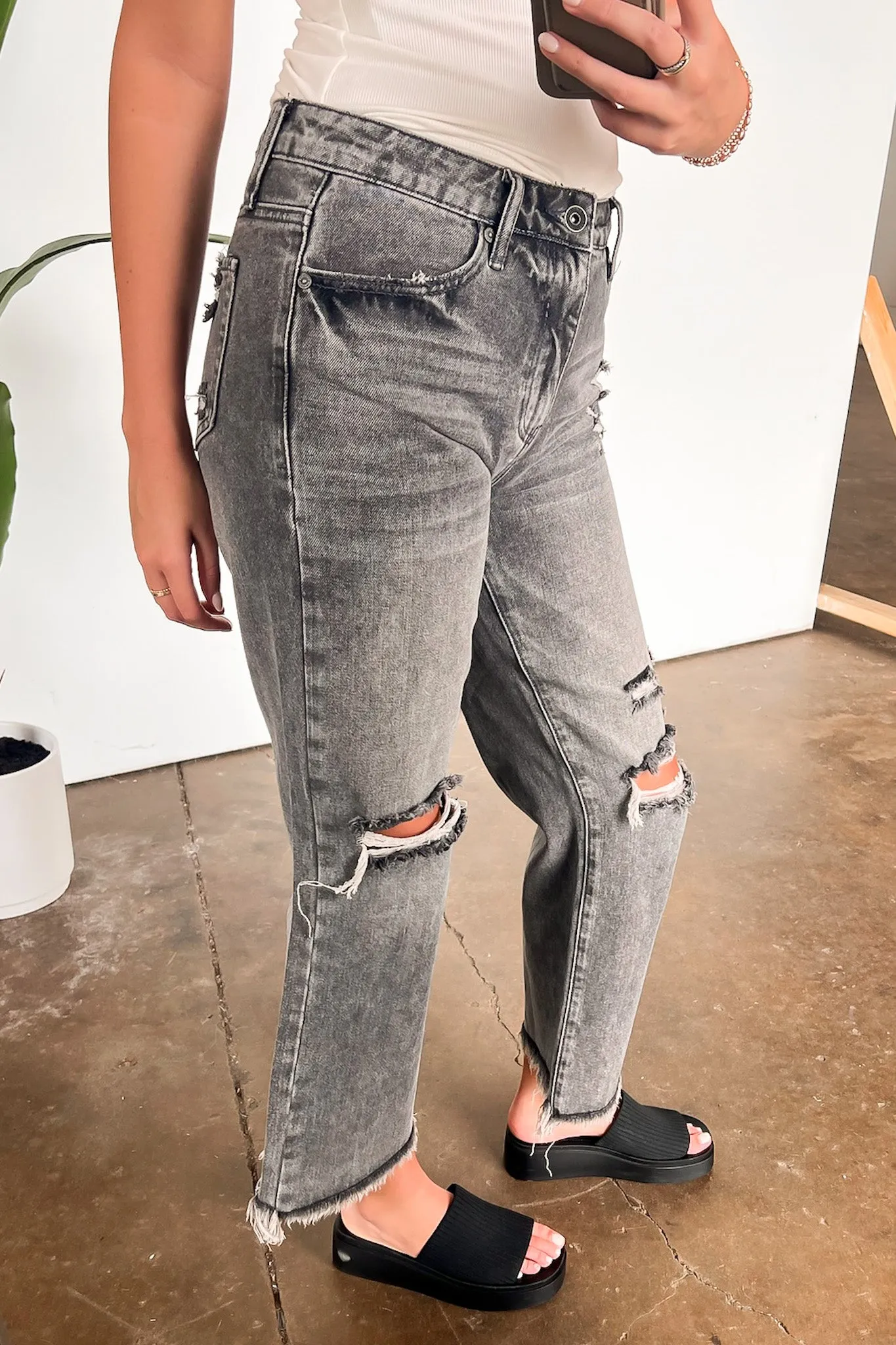 Baylee High Rise Distressed Mom Jeans