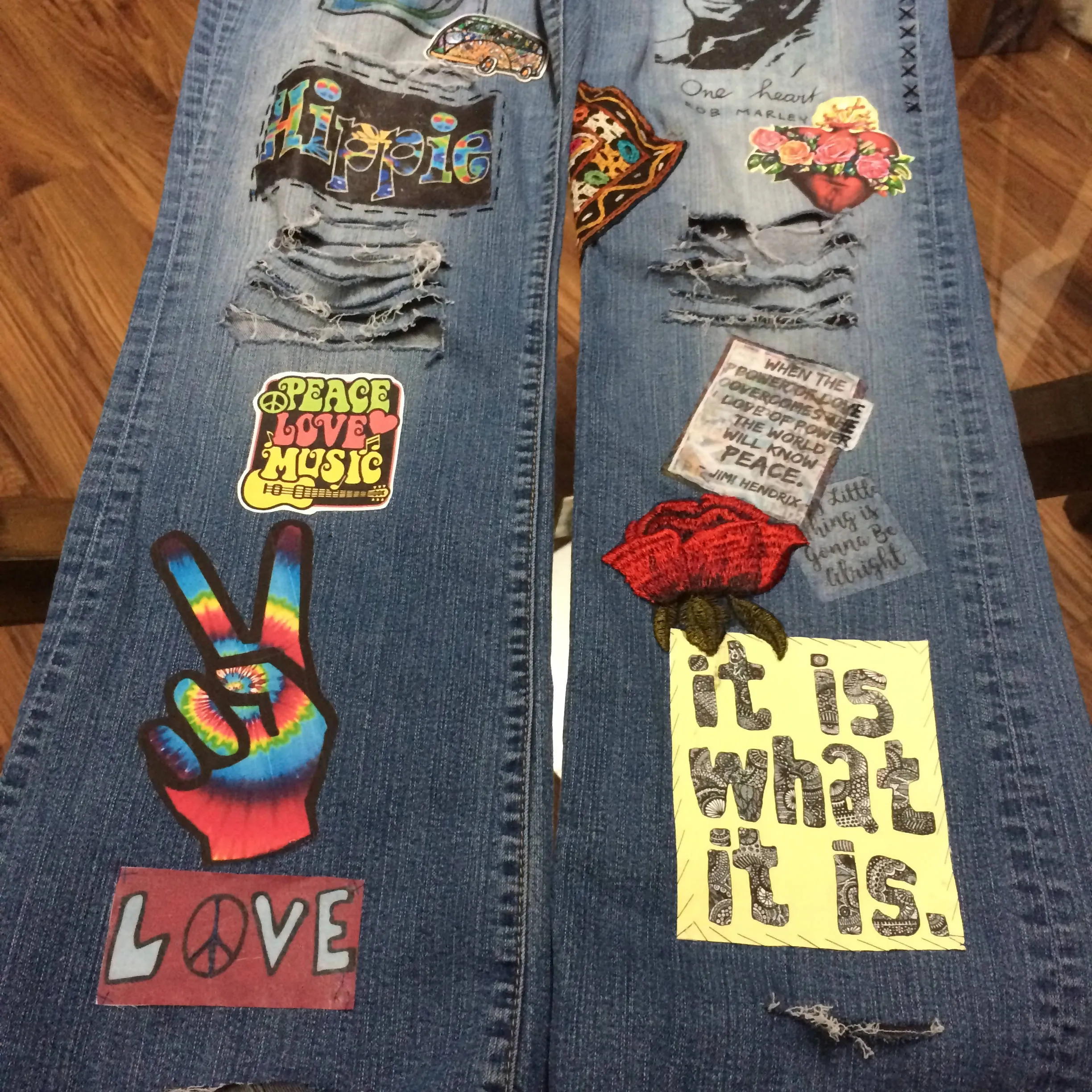 Maggie Devos - Hippie throwback jeans - Embellished & distressed - Size 12