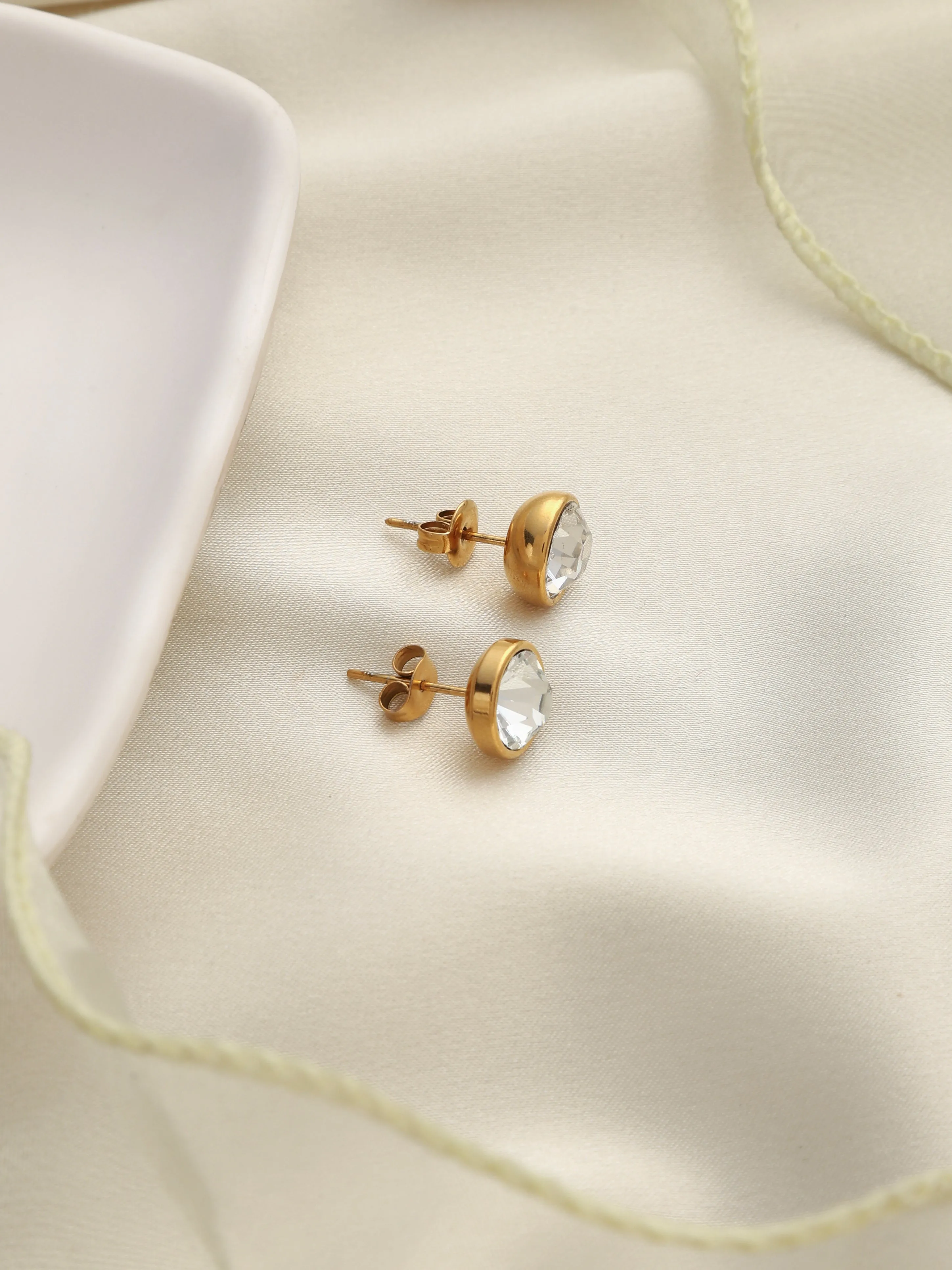 Simple Waterproof Solitaire Studs