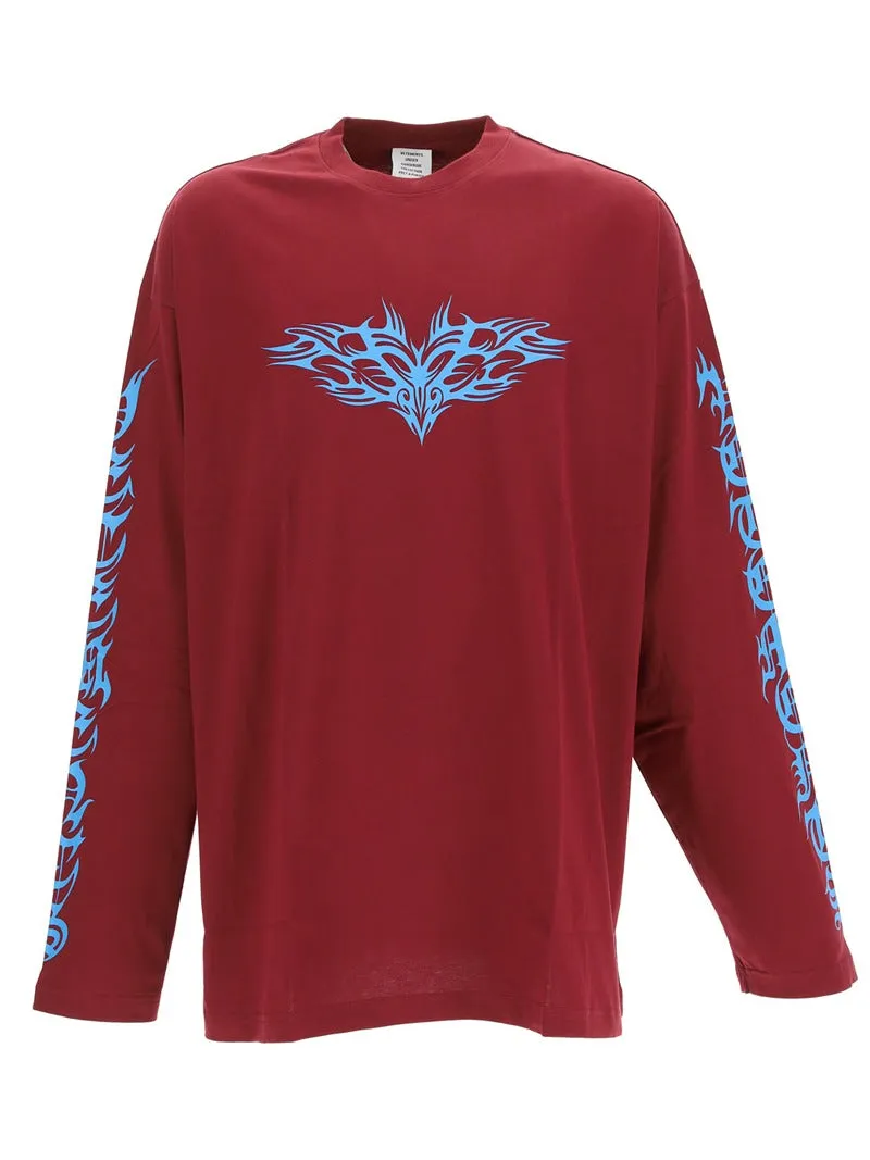 Vetements Gothic Logo Printed Long-Sleeved T-Shirt