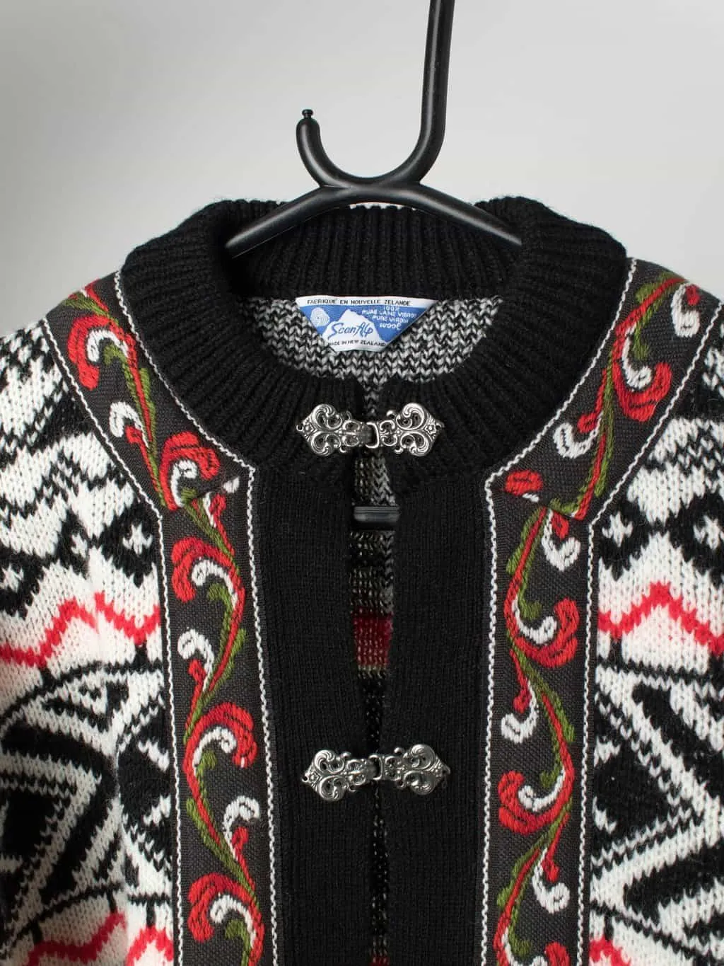 Vintage Norwegian wool cardigan with stunning geometric design – Medium / Large